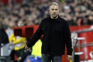 每体：应对边后卫人员短缺，弗里克征召两小将埃斯帕特和帕西菲科