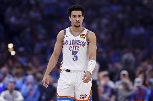 手感不行！麦凯恩替补三分球5中1仅拿5分1板1助1断 正负值-18