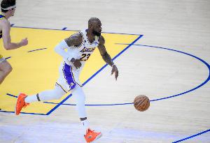 美记：提议LBJ模仿霉霉“时代巡回退役巡演” 和每支队签一周合同