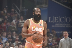 JR：不看好骑士 哈登每次换队常规赛都打很好 但季后赛战绩摆在那