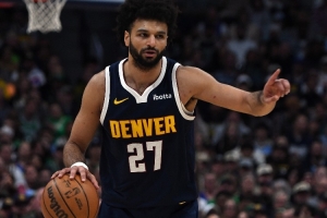 眼睛放光！贾马尔·专打湖人·穆雷17中8得28分4板7助 上半场20分