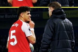 当面回击！赫尔泽勒爆粗催促阿森纳发球，因卡皮耶示意其闭嘴