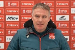 雷克瑟姆主帅：切尔西是世俱杯冠军，我们要在主场拿出最佳表现