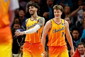 媒体人：黄蜂现在可能是三球的球队 但克尼佩尔是最重要的资产