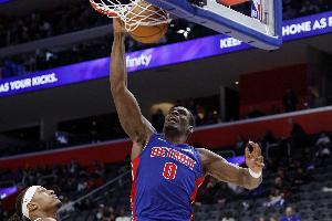 生龙活虎！杜伦半场5中3拿下9分4板1帽 3前场板