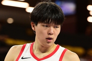 写错了？开拓者官媒将杨瀚森列为发展联盟双向球员