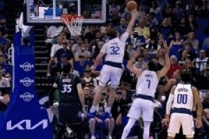 黄雀在后！弗拉格积极补防 腾空而起送贝恩遮天大帽