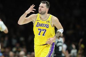 东契奇单赛季第15次单场至少25+10+5 湖人队史自01年奥尼尔后最多