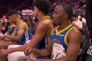 奇兵！克赖尔外线开炮连中2记三分 帮助勇士再获两位数领先