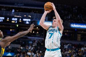 【菜鸟】克尼佩尔20分4三分 尼德豪泽伤退 贝利16投得12分2板3助