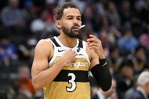 慢慢找状态！特雷·杨半场6中2&三分4中0拿到7分3助 也有3失误