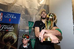 甜瓜建议塔图姆退居二线 獭兔训练师：你教他做事？讽刺……