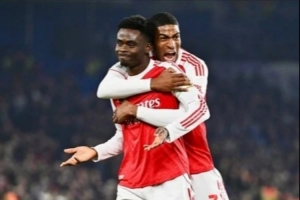 300次出场里程碑打进制胜球，萨卡社媒晒出庆祝照纪念