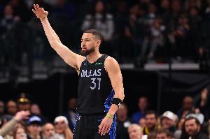 克莱生涯第200场至少5+三分历史第三人！仅次于库里哈登