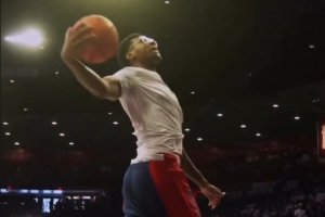 乃父之风！詹姆斯转发二儿子布莱斯转体180°扣篮+滑翔暴扣