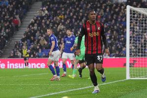 记者：拉扬拒绝多支欧冠豪门和沙特球队，选择在伯恩茅斯磨炼成长