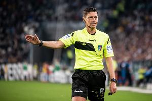 都体：裁判指定人罗基在意乙联赛遭遇球迷辱骂，被安保护送离场