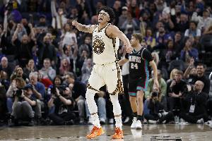 勇记：桑托斯那记抛投颇有库里的风范 3个双向球员都有出色发挥