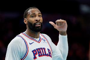 飘在外面不敢进篮下！德拉蒙德半场7中1&三分4中0仅拿2分3板