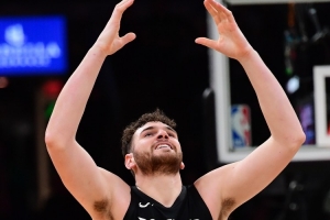 人生第一次！克林根肘击被吹二级恶意犯规 生涯首次被驱逐