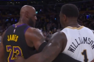 詹姆斯to锡安：去TMD 别听A·史密斯那些废话