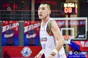 差劲！陶汉林9投仅2中拿到4分8板 正负值-16最低