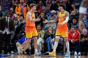 黄蜂自26年以来进攻第1&防守第5&净效率第1 场均进17.8三分第1