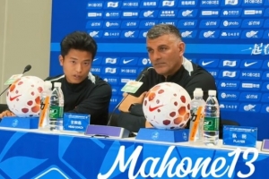 约翰·阿洛伊西：球员很兴奋迎接首场联赛，热身赛每场都有进步