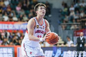 媒体人：郭艾伦的合同将到期 他肯定是不希望就这样结束职业生涯