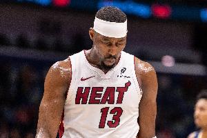 可以休息了！阿德巴约撞翻克洛尼进攻犯规 三节未过半个人5犯