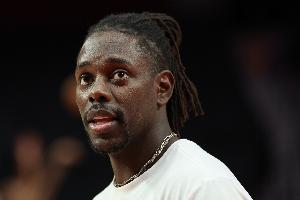 霍勒迪8记三分平个人生涯纪录 曾在23年三分12中8助雄鹿力擒绿军