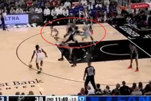 不愧是波波弟子！马刺防守失误&CC次节上来就进三分 米奇直接喊停