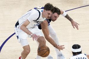 独行侠两代当家！弗拉格前50场1017分326板 东契奇1034分351板