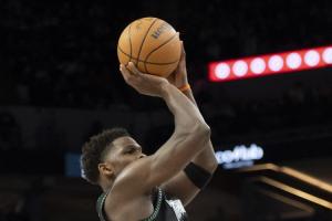 爱德华兹本赛季第9次砍下40+ 追平东契奇 并列联盟第一