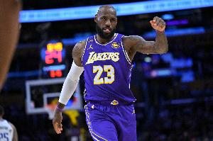 詹姆斯该走了？阿里纳斯：他整个职业生涯有过让人失望的赛季吗？