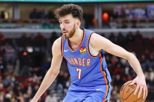 兢兢业业贡献两双！霍姆格伦10中4拿下12分11板2助2帽