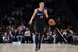 外线来感觉挡不住！希罗三分10中8砍下赛季新高33分 另有9板9助