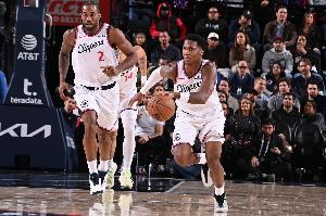 有点乱！马刺失误被快船连续打反击 分差9分进暂停