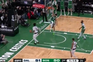 神兵天降！普理查德三分不中 塔图姆飞身补扣拿到个人首分