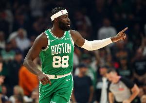 塔图姆：我和奎塔在比赛中就有沟通 聊到之后如何更好地建立默契