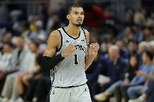 关键球！文班三分轰进 马刺最后1分钟领先两分打停快船