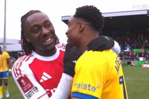 埃泽：场地很艰难但任务完成，我们正在争取所有能赢得的奖杯