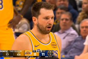 害我首罚没进！东契奇罚球线上苦等28秒 忍不住高喊：把球给我啊