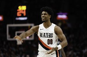 23年探花秀水了？解说 ：等阿夫迪亚回来 估计亨德森就没了