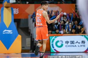 外线没谱！杨曦皓7投仅2中拿到8分5板 三分5中1