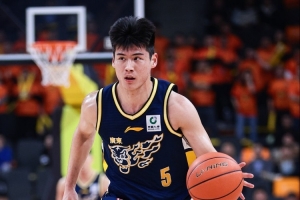 广东官博：两位新生的首次全明星之旅 祝贺陈家政喜提星锐赛MVP