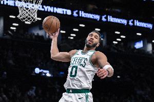 赛季首秀12篮板！美媒调侃： 塔图姆目前是东部的篮板王