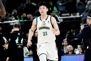 内线无敌！张陈治锋10中8高效拿下17分11板4助1断2帽