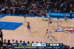 什么怪招？勇士的阵地战防守 三分线内却没有人！