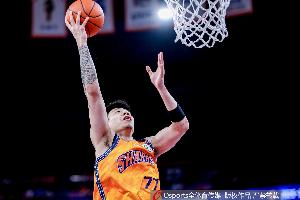 酷酷一顿扣爽了！张镇麟替补21分钟 8中7砍下14分2板4助4断